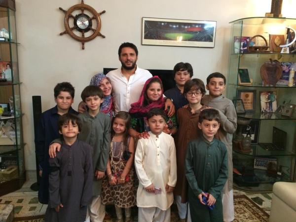 Shahid Afridi Celebrating Eid With Kids