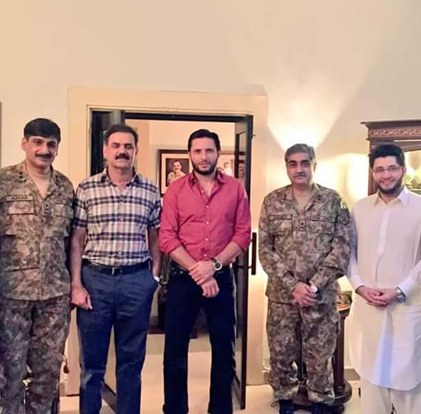 Shahid Afridi Picture With DG ISPR Asim Bajwa