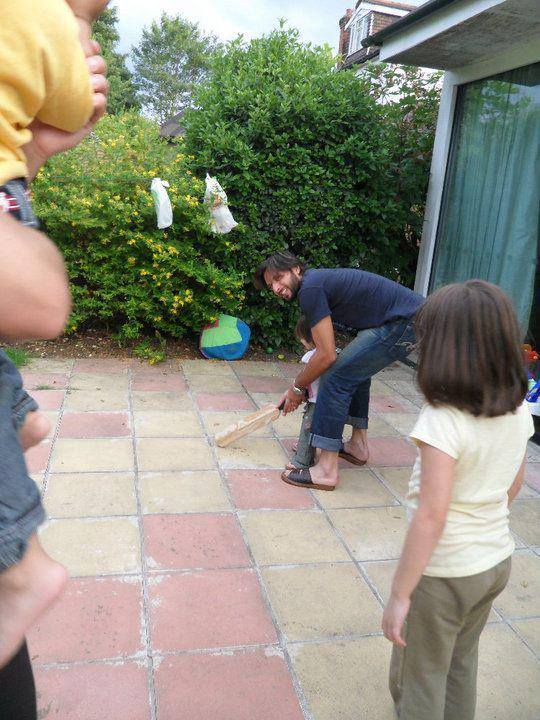 Shahid Afridi Playing Cricket With Daughters