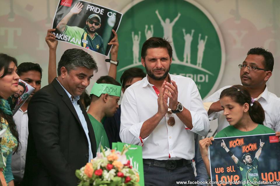 Shahid Afridi Visited Darul Sukun And Donate 20 Lacs