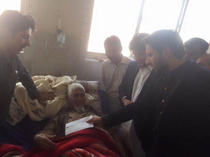 Shahid Afridi check distributed among victims