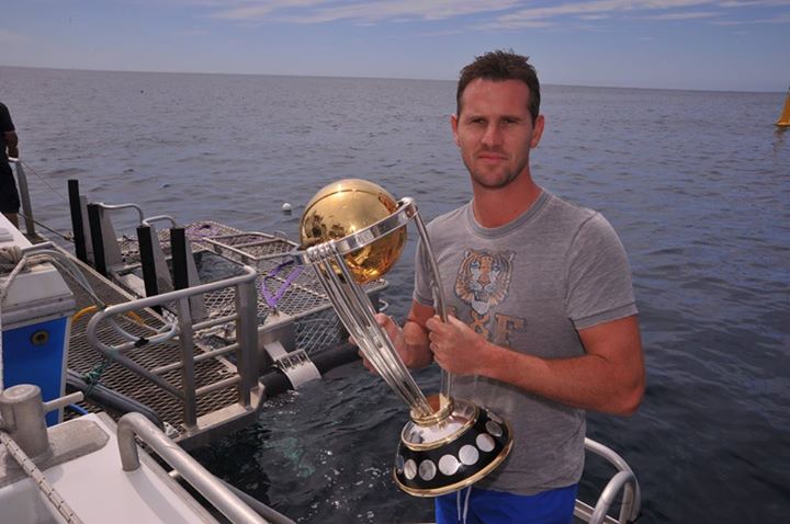 Shaun Tait With Cricket World Cup 2015 Trophy