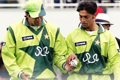 Shoaib Akhtar And Wasim Akram Hit Out At Easch Other