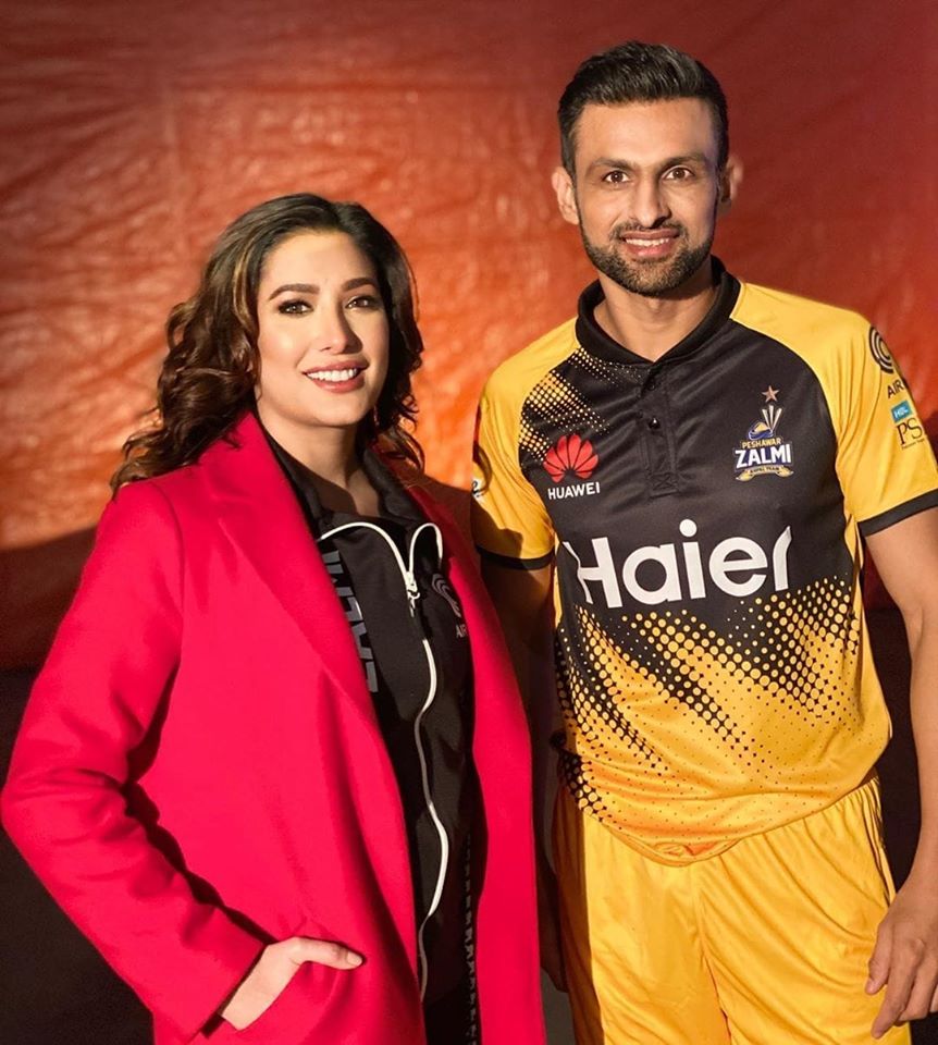 Shoaib Malik And Mehwish Hayat During Peshawar Zalmi Shoot For PSL 5.