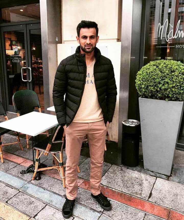 Shoaib Malik Enjoying In England
