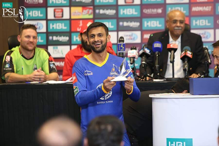 Shoaib Malik With PSL Trophy Will Be Presented To Best Player