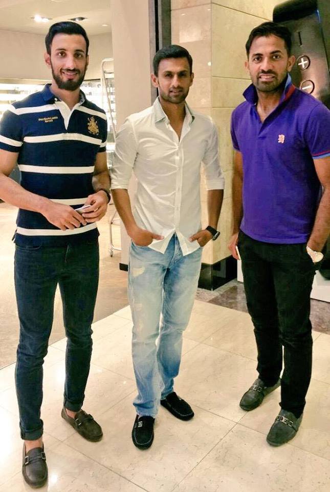 Shoaib Malik with Wahab Riaz & Shan Masood in Abu Dhabi