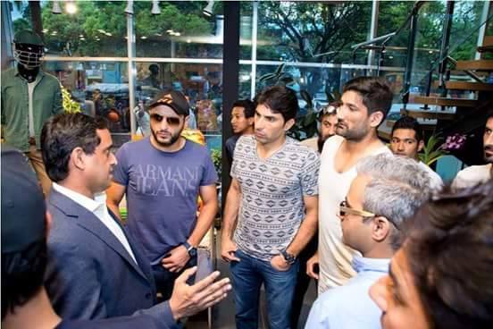 Team Pakistan Walks In Some Store In Bangladesh
