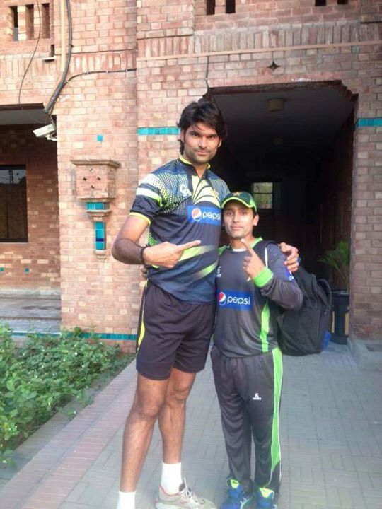 The Tallest & The Smallest Cricketer Of Pakistan