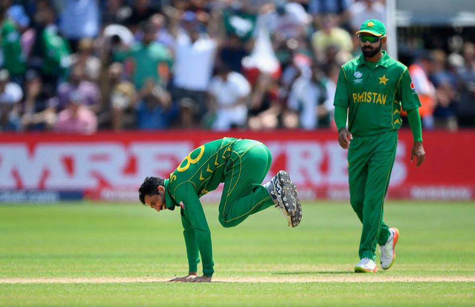 The Unintentional Wicket Celebration Of Junaid Khan