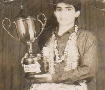 Throw Back To 1987, When Misbah Ul Haq Lifted Trophy In A School Tournament