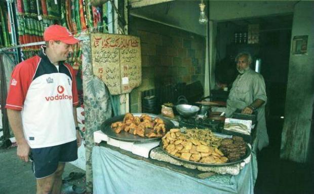 Trescothick At Pakora Shop - Karachi Tour 
