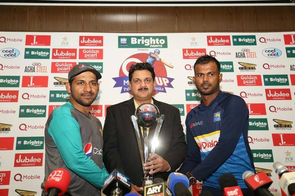 Trophy Of ODI Series Between Pak & SL