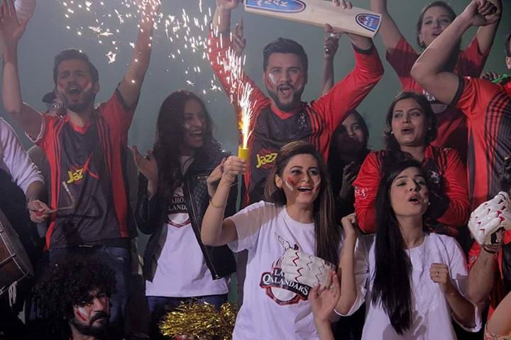 Tv Celebrities And The Supporters - Lahore Qalanders