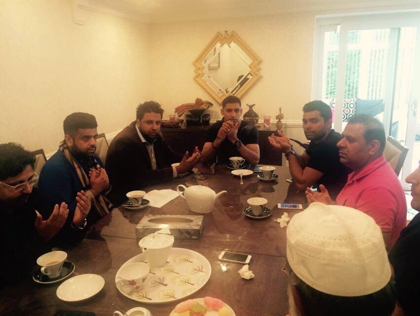 Umar Akmal Had Iftar With Amir Khan