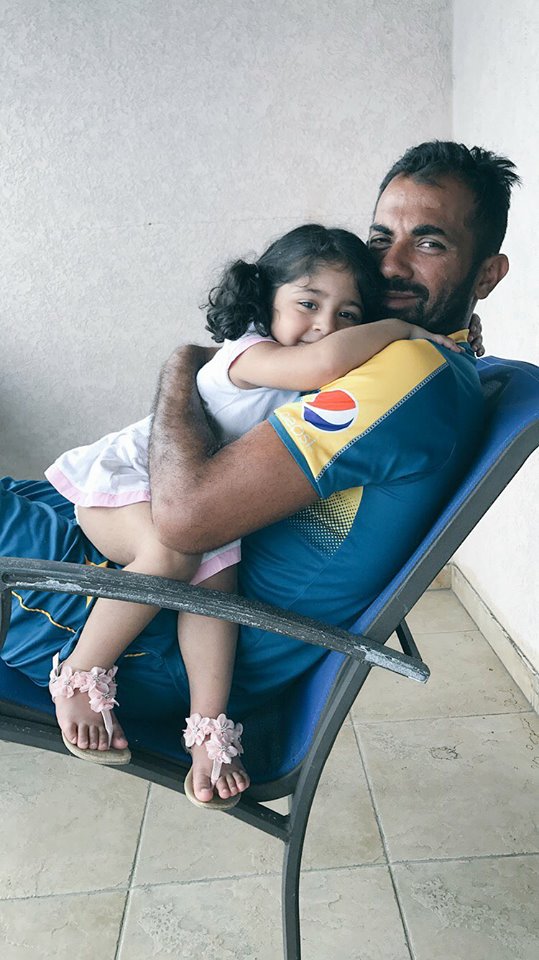 Wahab Riaz With His Cute Daughter