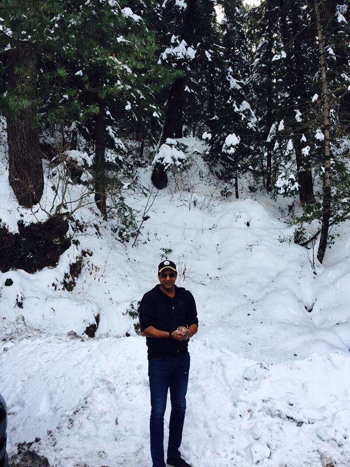 Wasim Akram Is Enjoying Snow In Pakistan