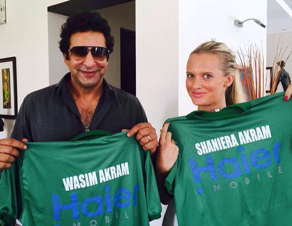 Wasim Akram And Wife Shaniera Akram With Green Shirts
