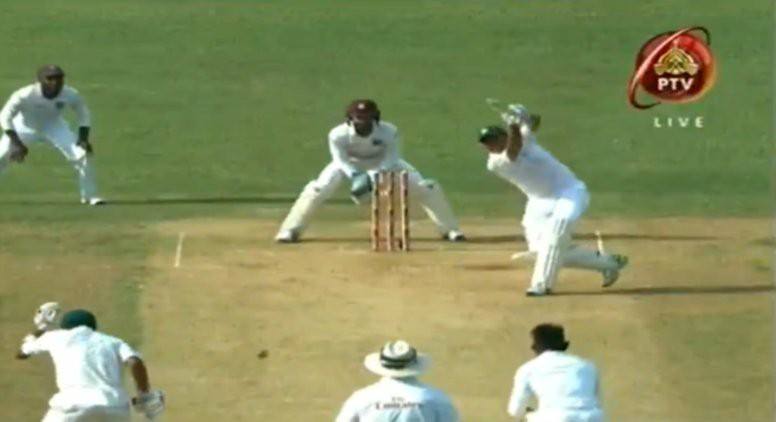 Younis Khan Played  A Shot To Achieve 10,000 Runs