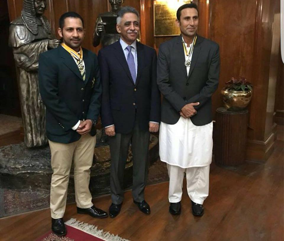 Younis Khan & Sarfaraz Ahmed After Being Awarded With Sitara E Imtiaz