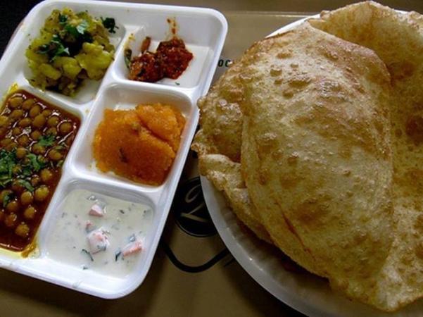 Garma Garam Halwa-puri