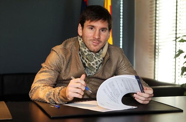 Lionel Messi Finally Signed His New Contract Football Images And Photos 8205