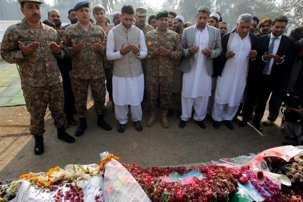 Amir Khan Praying For Kids Killed By Taliban Militants