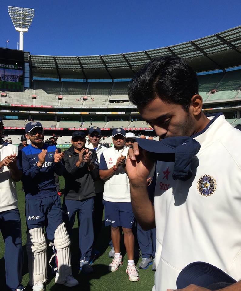 KL Rahul Receives His Test Cap From MS Dhoni Aus vs Ind 2014-15