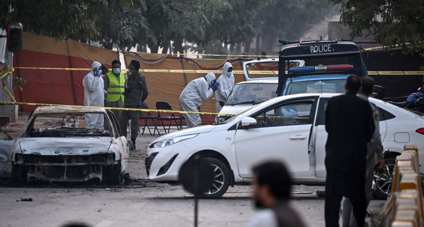 Many Peoples Lost His Lives in Islamabad Explosion