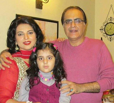 Mehmood Aslam‬ With His Wife & ‪Daughter‬