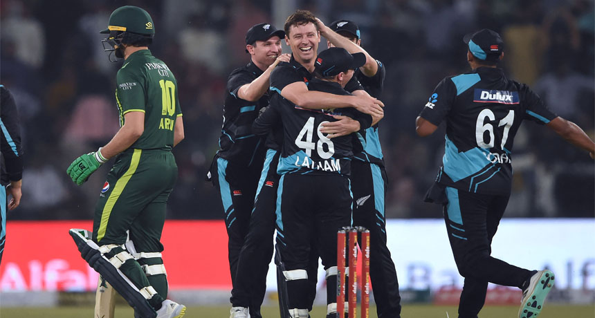 New Zealand Beat Pakistan in Last Over Thriller