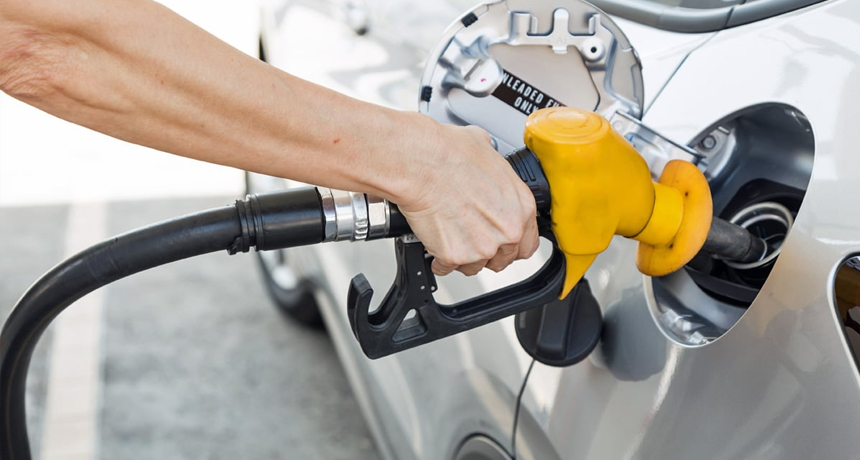 Petrol Price in Pakistan Decrease by Rs 2 Per Litre