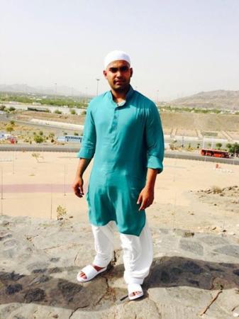 Umar Akmal At Saudia Arabia After Umrah