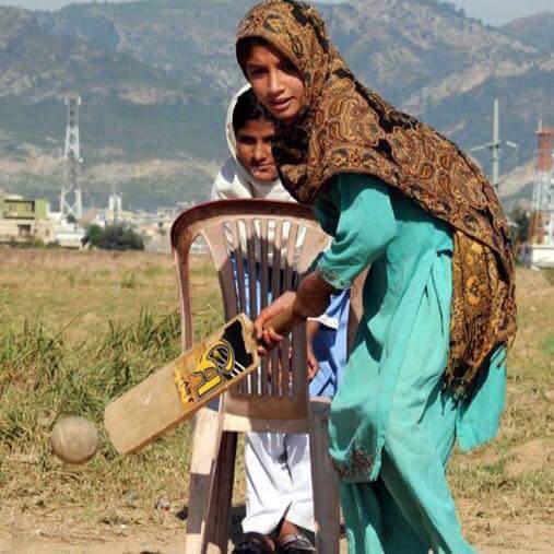 Unn say to... Ye hi behter hain.... ! Bravo