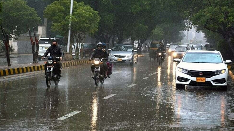 Very Heavy Rain Lashes Part Of Karachi