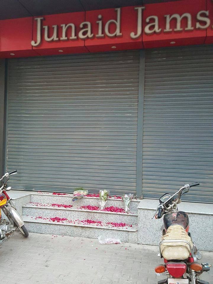 A Way To Show Condolence & Love For Junaid Jamshed