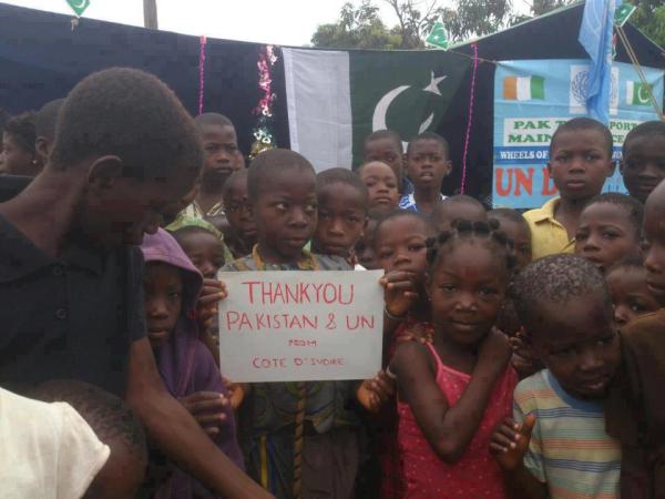 Children in Ivory Coast, Africa thanking Pakistan with Pakistani flag
