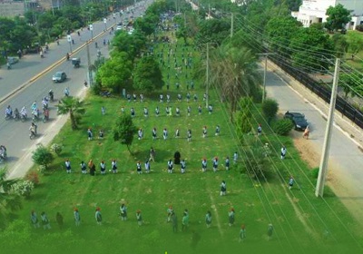 Gujranwala Students Make A World Record By Palnting 52,040 Trees In 40 Seconds
