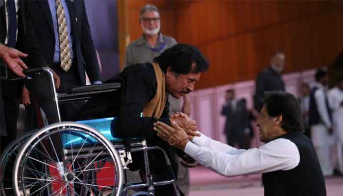 Imran Khan Rises From Seat To Meet Attaullah Esakhelvi At PTI Foundation Day Ceremony