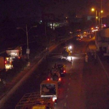 JF-17 Thunder being moved on Shahrah e Faisal