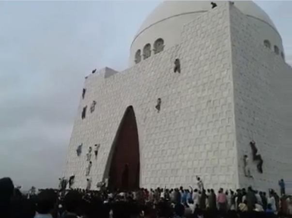 Jahil-Awam-climbing-Mazar-e-Quaid