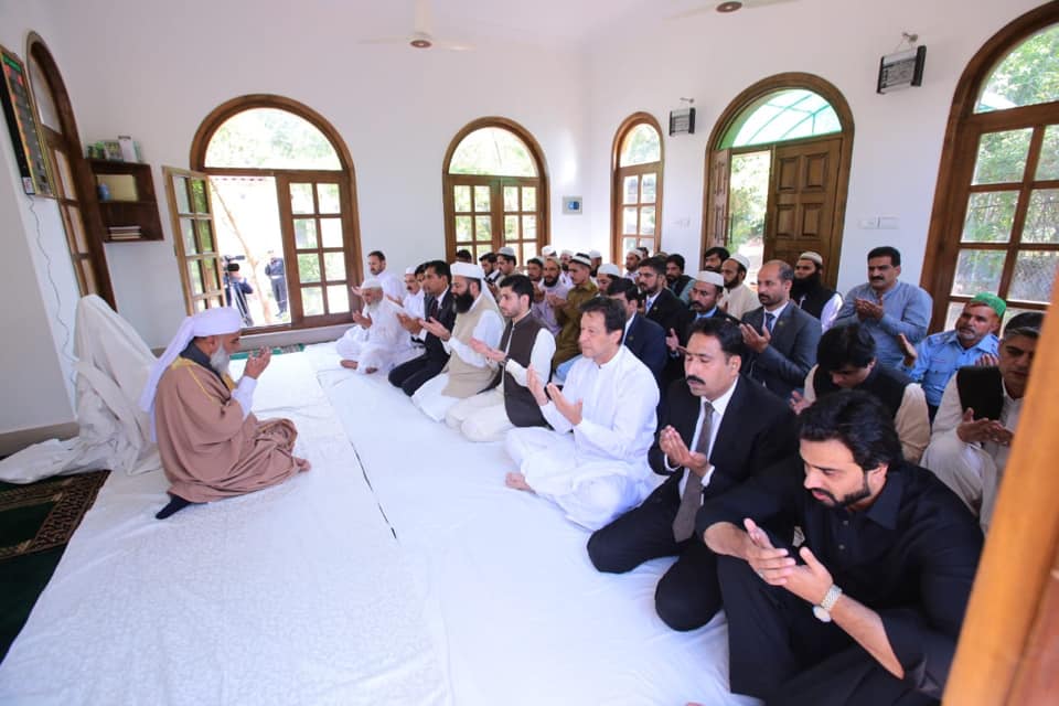 PM Imran Khan Offered Eid Prayers At Banigala