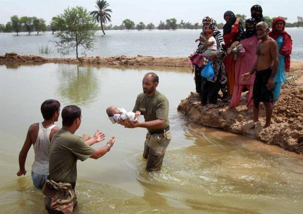 Pakistan Army Flood Relief Efforts
