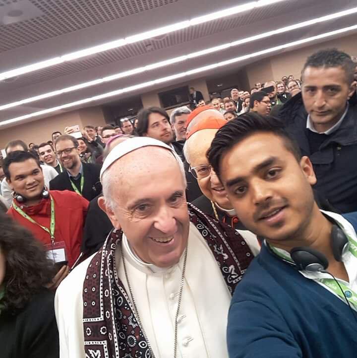 Pope Francis Wearing Sindhi Ajrak Gifted By Pakistani