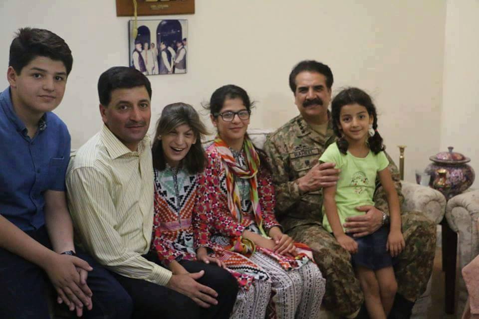 Raheel Sharif With Family