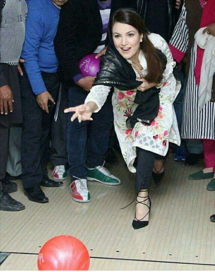 Reham Khan playing ten pin Bowling