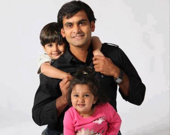 Mohammed Hafeez with Children