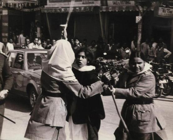 A very young Asma Jahangir grapples with policewomen