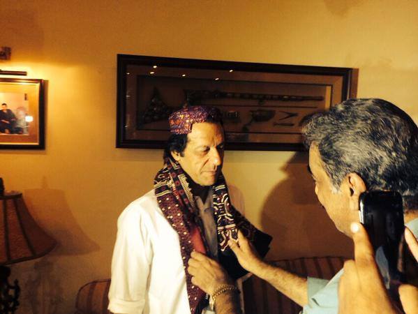 Imran Khan Being Welcomed with Ajrak in Ghotki