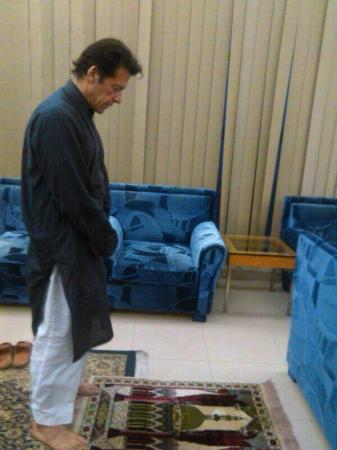 Imran Khan Offering Namaz